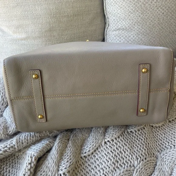 🤍🩶Dooney & Bourke Amelie Florentine Leather Shoulder Tote Bag -Light Taupe- - Picture 7 of 16